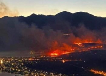 “Makth i zjarrtë” në Greqi, flakët “përpijnë” çfarë u del para (VIDEO)