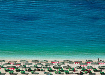 “Kathimerini” i jep të drejtë Mirela Kumbaros: Rreth 200 mijë grekë vizituan Shqipërinë për turizëm deri në qershor