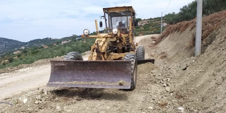 Kantieri i ri për ndërtimin e rrugës që lidh Levan-Tepelenë me parkun arkeologjik të Bylisit (FOTO)
