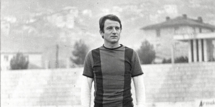 Historia e padëgjuar e “Bekenbauerit” shqiptar që bëri karrierë te Luftëtari. Komiteti i Partisë e “shkëmbeu” me asfalt për rrugën e Muzinës