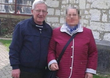 Zbardhet vrasja e shqiptarit në Itali/ E copëtoi gruaja me sëpatë në banjë