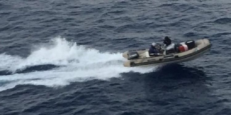 Kapet 1 ton drogë në mes të detit në Vlorë, arrestohen 5 persona, mes tyre 2 ukrainas