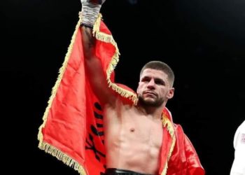 “Realizova ëndrrën, u ndesha në një stadim plot me shqiptarë”, Marku: Nuk jam Supermeni, por nuk dorëzohem deri sa të bie pa ndjenja