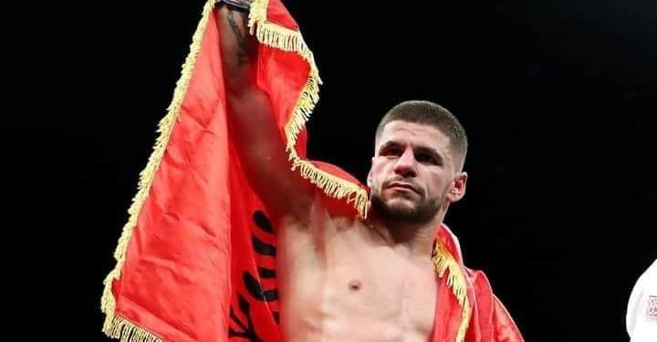 “Realizova ëndrrën, u ndesha në një stadim plot me shqiptarë”, Marku: Nuk jam Supermeni, por nuk dorëzohem deri sa të bie pa ndjenja