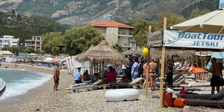 Tronditet Himara drejtuesi i skafit godet për vdekje fëmijën 5 vjeç