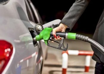 “Futi 10 mijë lekë”, pse nuk duhet të mbushim gjithmonë makinën me pak karburant? Rreziku është i madh