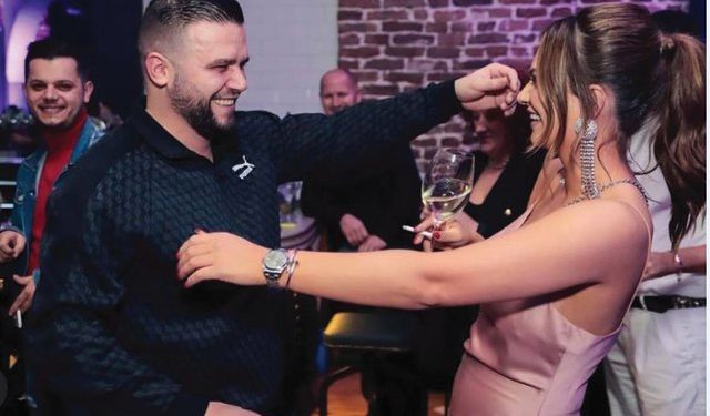 E dashura “sekrete” e Flori Mumajesit dhe historia larg syve të publikut me moderatoren e njohur