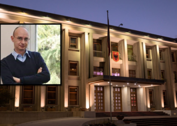 Pas 19 vitesh punë në Presidencë, Bajram Begaj shkarkon Edvin Shvarc