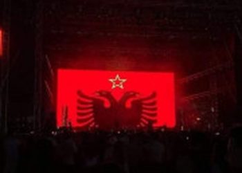 Grupi “Asgjë sikur dielli”: Sqarim për yllin komunist mbi flamurin kombëtar në “Sunny Hill”
