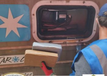 Athinë, zbulohet kokainë me vlerë 2,3 mln euro në portin e Pireut (VIDEO)