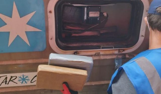 Athinë, zbulohet kokainë me vlerë 2,3 mln euro në portin e Pireut (VIDEO)