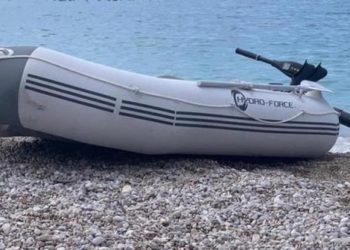 “Në Angli bën lekë shumë dhe shpejt”, gazetari rrëfen bisedën me 17-vjeçarin para se të marrë gomonen drejt Britanisë