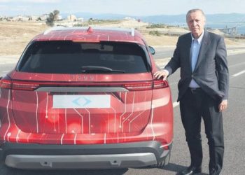 Erdogan teston makinën e parë turke TOGG