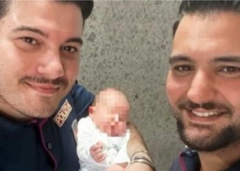 Polici italian ndihmon nënën të lindë, ajo i vendos djalit emrin e tij (Historia)