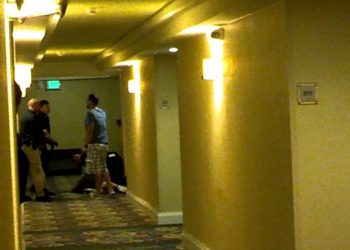 Çmenduri shqiptare në Himarë, pushuesi i thyen brinjët pronarit të hotelit pasi nuk i la të fuste miqtë në dhomë