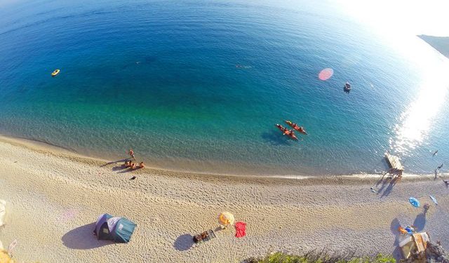 Turqit “ngrenë në qiell” Shqipërinë: Plazhe të mrekullueshëm, male që të lënë pa frymë. Meriton famën e Greqisë dhe Italisë