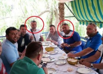 “Mos qaj nënë”, arrestimi i ish-shefit të policisë së Dhërmiut: Kishte 4 ditë që kishte ardhur nga Anglia, kërkoi të takohej me prindërit dhe të vëllanë e paralizuar