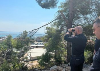 Siguria në plazhe, Gledis Nano “zbret” në terren, inspekton plazhin me dylbi: Mos neglizhoni askënd, zbatoni ligjin dhe shërbejuni qytetarëve