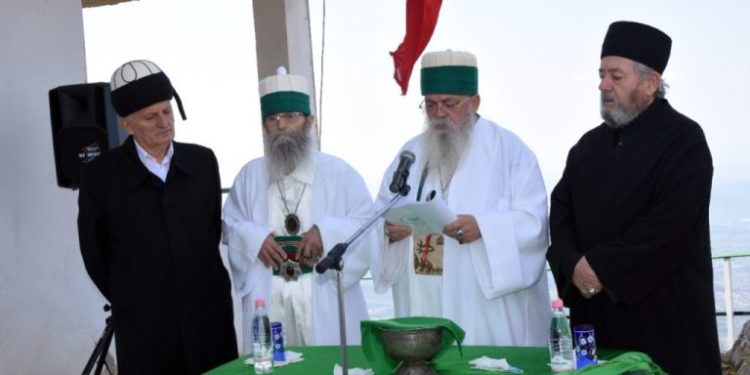 Baba Mondi uron Festën e Ashures: Luftoni veset e këqija!