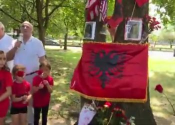Komisari vrasës i mori jetën me skaf në Himarë, shqiptarët e New York-ut mbajnë 1 minutë heshtje për Jonadën