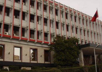 Ministria e Jashtme i përgjigjet ambasadës ruse për “spiunët”: Nuk japim informacion pa kërkesën e të arrestuarve