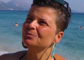 “Çmimet janë shumë të arsyeshme, këtë vit është organizim më i mirë”, flasin pushuesit në Himarë (VIDEO)