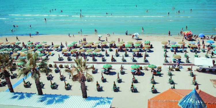 Sezoni turistik në Shqipëri/ Vetëm Durrësi me zënie të kapaciteteve hoteliere mbi 90%, më dobët bregdeti i Himarës