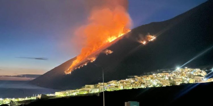 Zjarr i madh në LLogara, përkeqësohet situata (VIDEO)