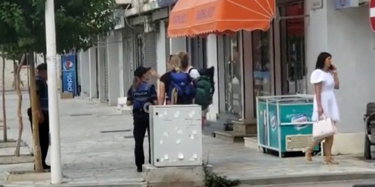 Nuk gjenin hotelin që kishin prenotuar, ja çfarë iu ndodhi 4 turistëve holandezë në Shqipëri