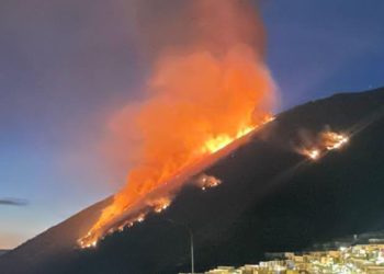 Vetëtima ndezi zjarr, shihni ç’po ndodh në Llogara (VIDEO)