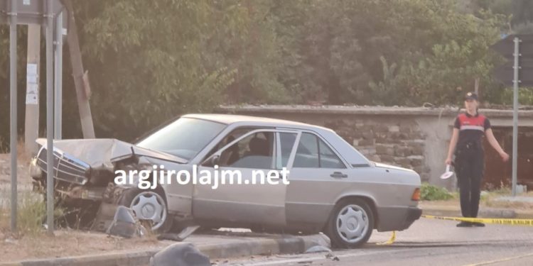 Aksident pranë rrugës Kardhiq-Delvinë, 4 të plagosur në spitalin e Gjirokastrës (FOTO)