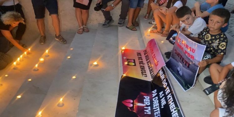 “Drejtësi për Jonadën”, ndizen qirinj para Kryeministrisë