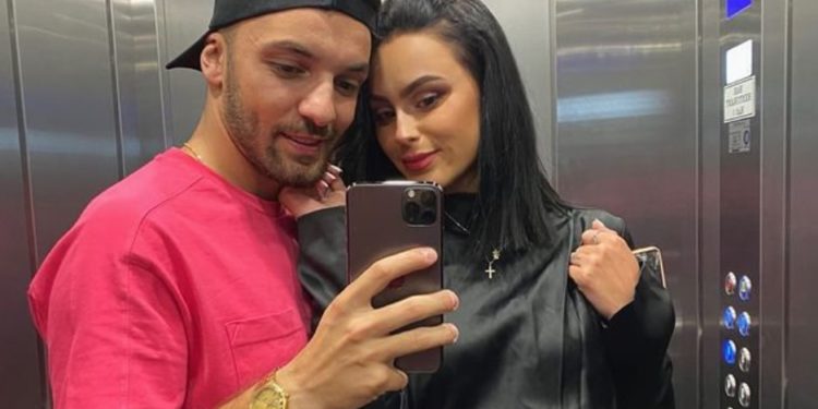 “Si ia del që jeton me prindërit e të fejuarit”, këngëtarja shqiptare: Iu kam treguar vendin (FOTO)