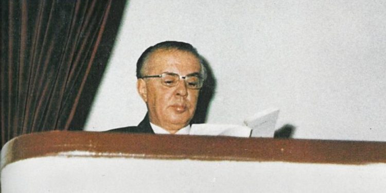 Dorëshkrimi i rrallë i Enver Hoxhës dhe përplasja e fortë me ish kunatin e tij, Bahri Omarin: Ti je tradhtar!