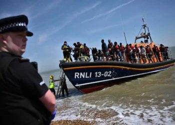 Histeria e mediave britanike me shqiptarët/ Studiuesi: Mashtrime të mallkuara! Nisi me një artikull në “Daily Mail” dhe vazhdon me propagandën e Priti Patel