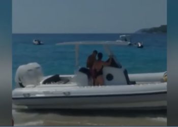 “Shihni, shihni trimin si kërcënon ata që u vrau fëmijën”, dalin pamjet nga Potami, ish-oficeri nuk zbret nga gomonia dhe përplaset me pushuesit (VIDEO)