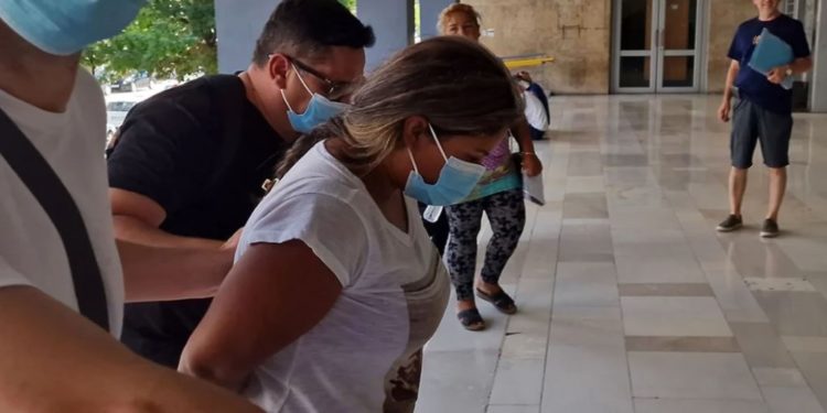 Përleshje në Selanik, shqiptarja godet me thikë dashnoren e burrit. Njëra në spital tjetra përfundon në burg