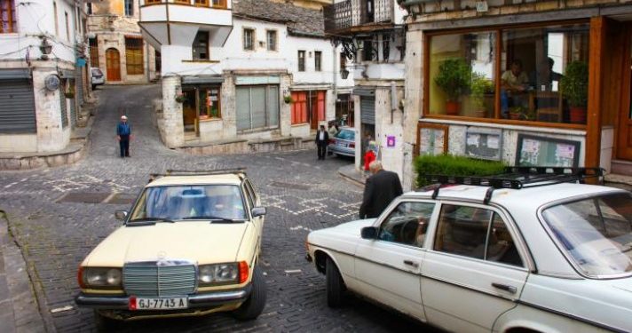 Në Shqipëri 2 nga 10 makina në rrugë janë Mercedes! Ja nga vjen adhurimi për markën gjermane