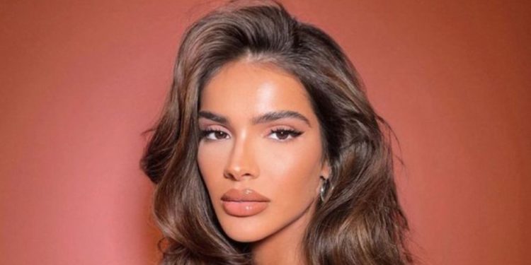 “Gratë janë për në shtëpi”, shpërthen modelja shqiptare: Anulojeni këtë tr*p!