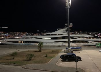 Mbërrin në Sarandë jahti luksoz i biznesmenit britanik, do të furnizohet me naftë pa taksa