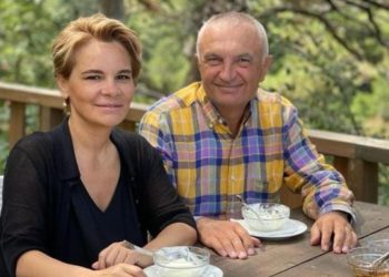 Meta e Kryemadhi duke ngrënë kos në Llogara: “Qershia mbi tortë” e kësaj jave frymëzuese”