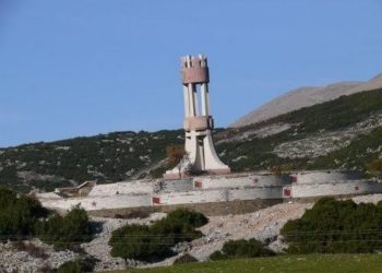 Çmenduri në Tepelenë, 5 persona nxjerrin me dhunë nga shtëpia dy gra