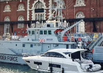 17 miijë paund bileta/ Përveç gomoneve, emigrantët shqiptarë ikin në Britani edhe me jahte luksoze