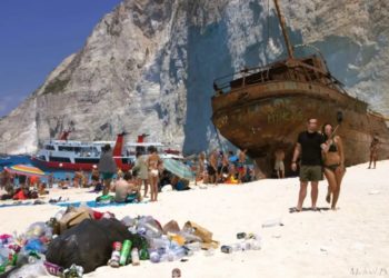 Ana tjetër e Zakynthos, plazh mes mbeturinave tek anija e mbytur