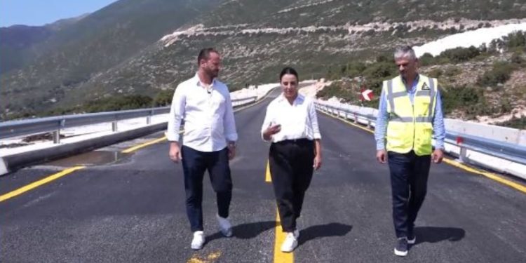 Hapet në mënyrë provizore aksi Palasë-Dhërmi, Balluku: Do reduktojë trafikun e rënduar