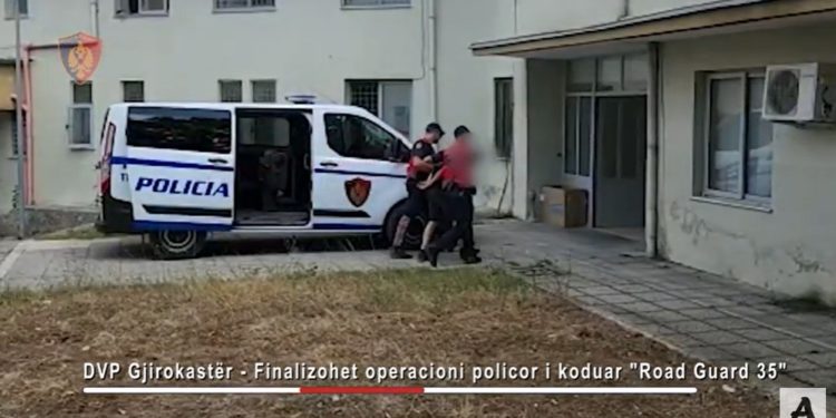 Transportonin klandestinë nga Pakistani, 2 të arrestuar në Gjirokastër (VIDEO)