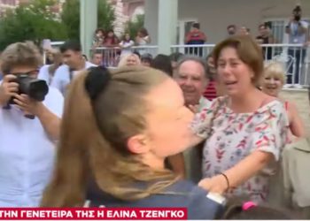 Përqafime dhe duartrokitje, shihni si pritet në Greqi kampionia shqiptare, Elina Xhengo (VIDEO)