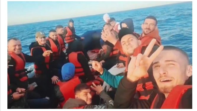 Mediat: Britania zbardh planin për të kthyer mbrapsht shqiptarët që ikin me gomone