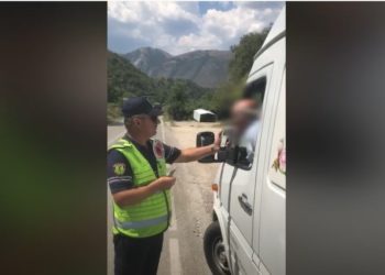 “Vazhdo, vazhdo, vazhdo…”, 860 gjoba nga policia rrugore në Gjirokastër për dy javë (VIDEO)