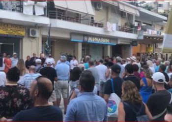 Vangjel Dule dhe Fredi Beleri organizojnë protestë në Himarë: Qeveria po grabit pronat në Porto Palermo me oligarkët (VIDEO)